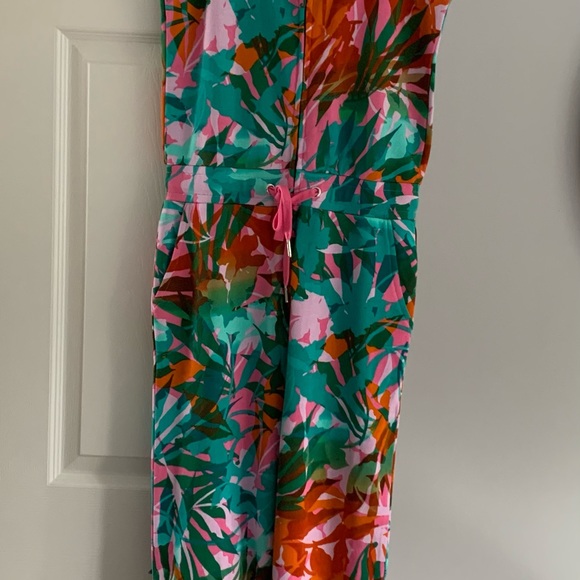 XS JUICY COUTURE
Printed Zip Front Tank Jumpsuit In Tropical Palm Cambo … - Picture 2 of 16
